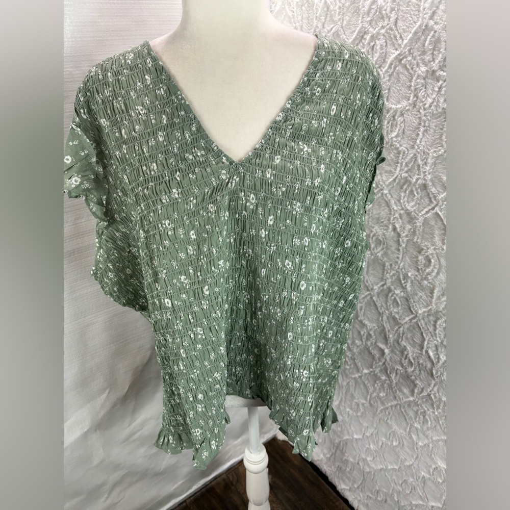 NWT Madewell Lucie V-Neck Smocked Top in Cottage Garden, Size 28W, green boho - Picture 5 of 14
